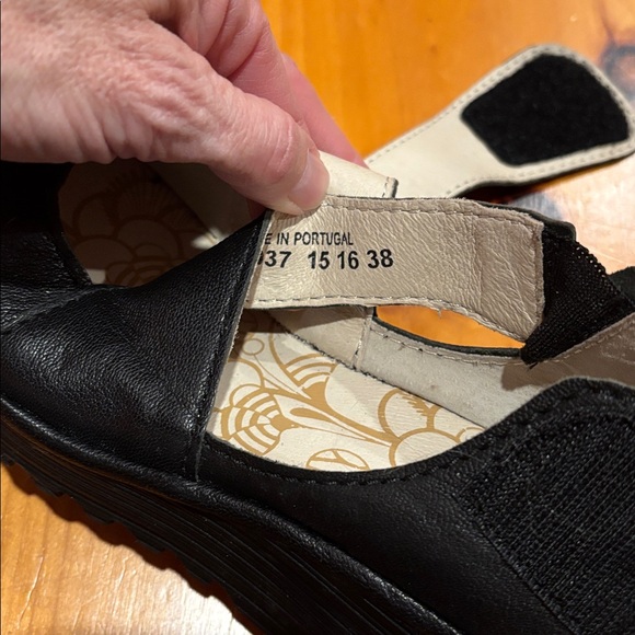 FLY LONDON 38 Black Wedge Yogo Criss-Cross Strap Shoes - Picture 7 of 8